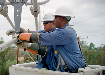 SDGE workers using bucket truck image