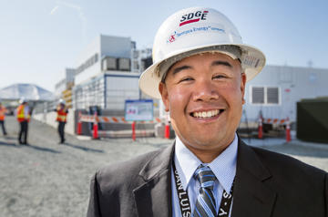 Professional man wearing SDGE Helmet